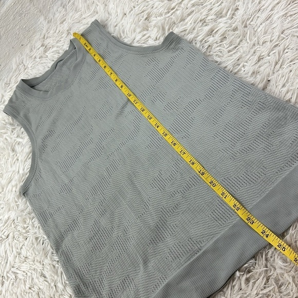 Lululemon Swiftly Breathe Muscle Tank Vented Camo Silver Drop / Vapor - Picture 4 of 5